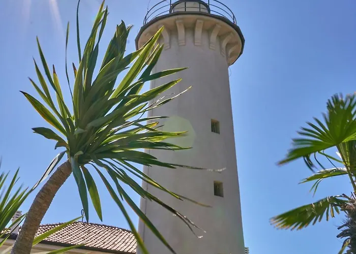 Coastal Seaside Calm With Balcony Apartment *