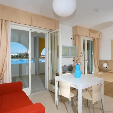Coastal Seaside Calm With Balcony Lejlighed