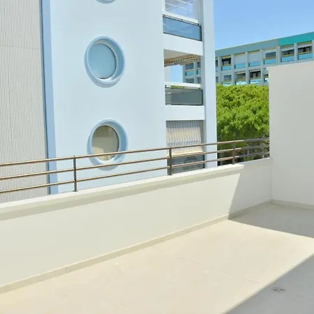 Coastal Seaside Calm With Balcony Apartamento