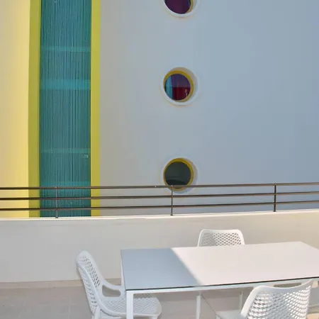 Coastal Seaside Calm With Balcony Apartamento